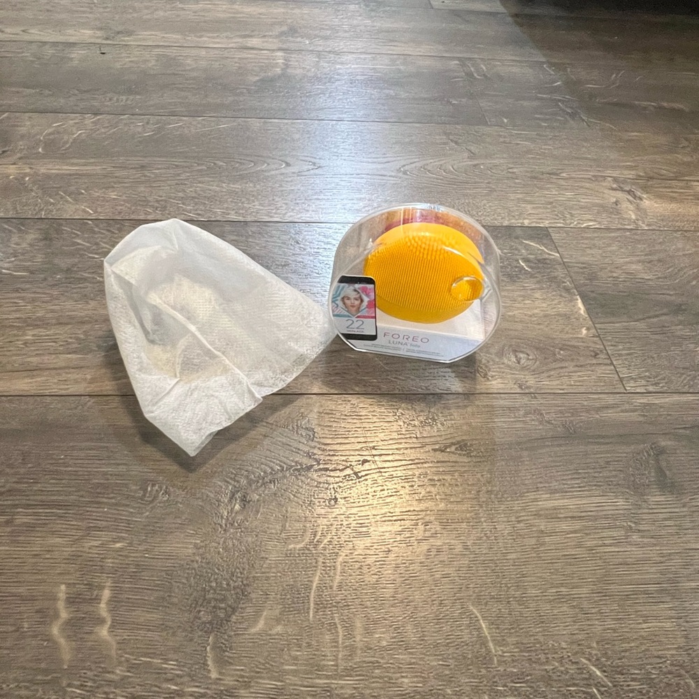 Foreo Luna Fofo Sunflower Yellow Facial Cleansing Brush NEW